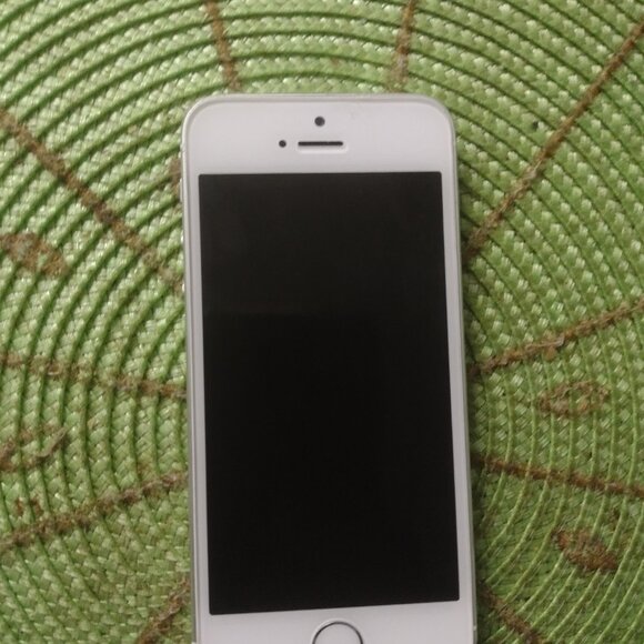 iPhone 5 - Picture 2 of 2